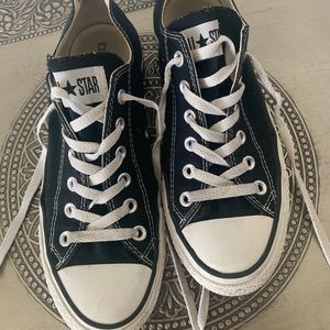 Converse - Men’s 7.5 - Women’s 9.5